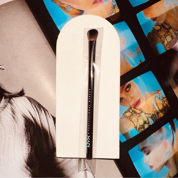 NYX PRO Brush 12 - Picture 3 of 3